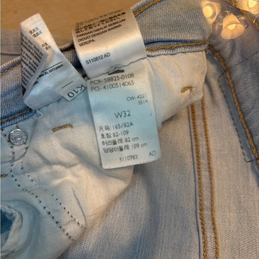 Levi’s 724 Jeans High Rise Straight Crop Light Blue Distressed Size 32